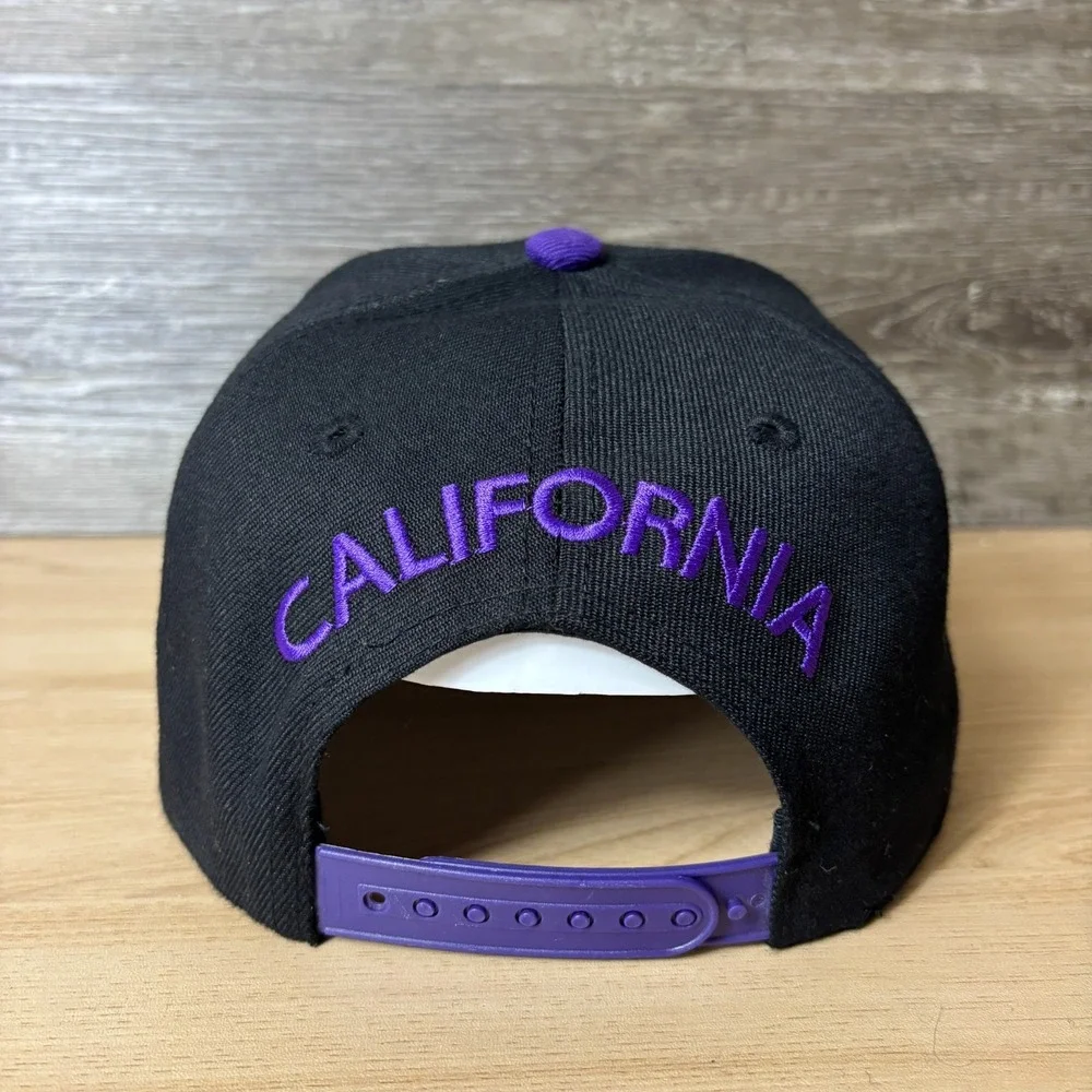 outdoor cap Company good used